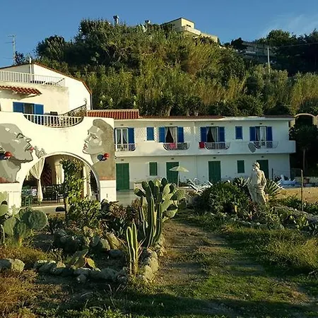 Hostel Paradise Beach - *